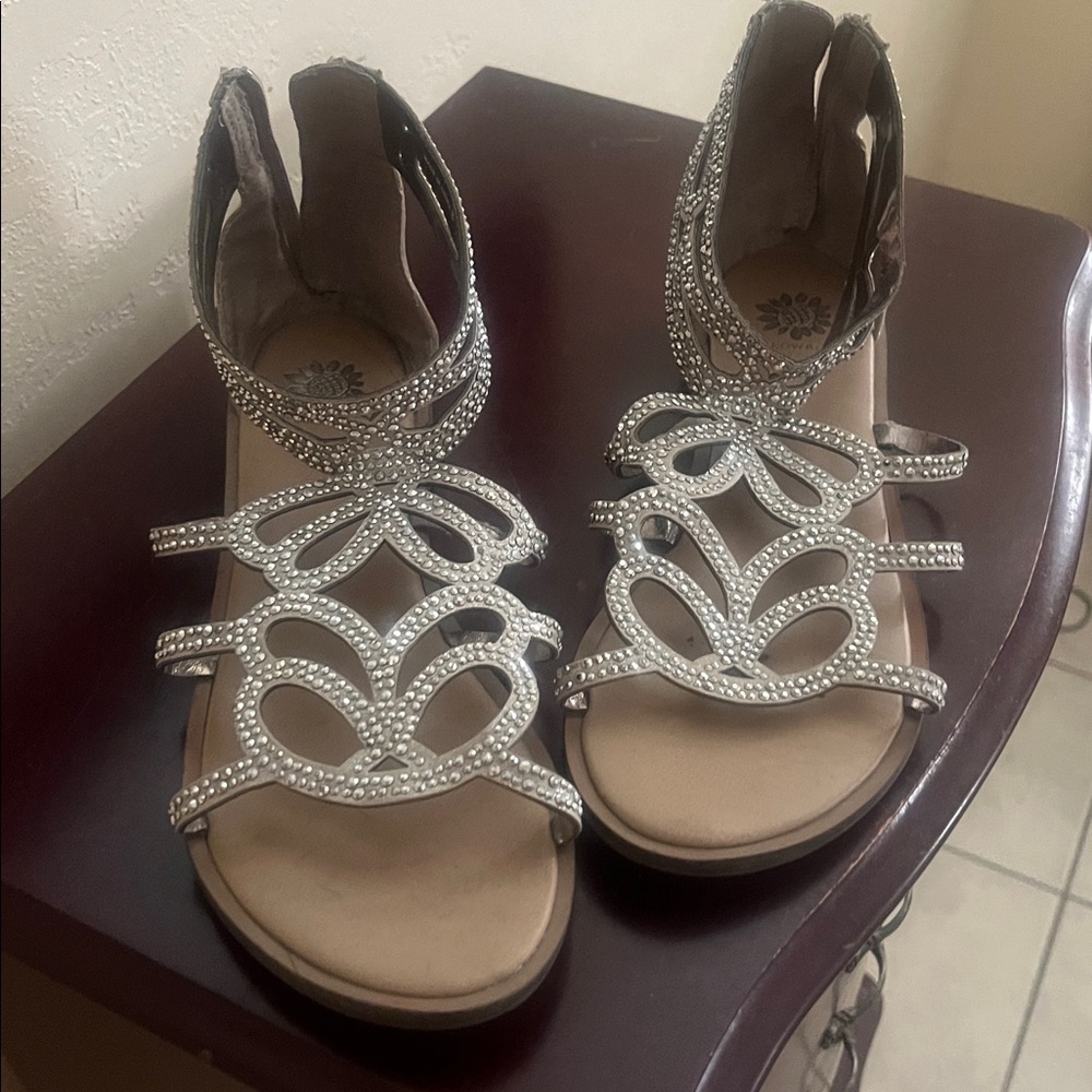 Yellow Box Cinderella Sparkle Rhinstone Flat Sandals. Beautiful. Size 8